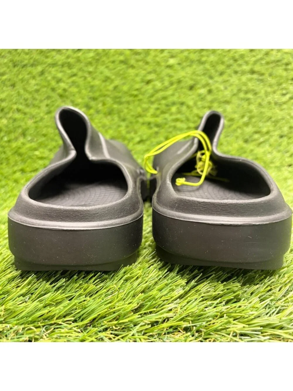 OOFOS OOcloog Clog Mens Size 8 Black Beach Outdoor Slip On Recovery Sandals